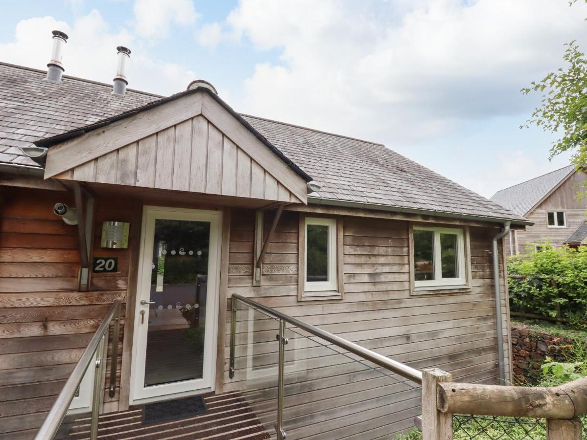 Swandown, 20 Poldon Villa Chard Exterior photo